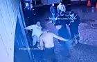 В Башкирии на глазах у Росгвардии толпа избила мужчину. Момент попал на видео 