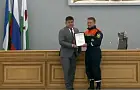 В мэрии Уфы наградили спасателя Романа Беляева 