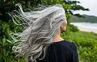 «Оставьте седину в покое!»: волосы станут ярче при таком уходе — советы эксперта