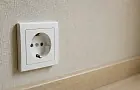 Почему в СССР розетки ставили высоко, а на Западе немногим выше плинтуса