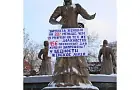 В Уфе феминистки устроили флешмоб у фонтана «Семь девушек»
