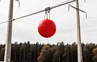 Почему над дорогами висят большие шары? И нет, это не камеры