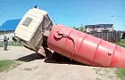 ДТП «с душком» в Башкирии: ассенизатор провалился в выгребную яму