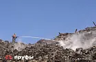 «Горит четвертые сутки»: как тушат пожар на большом мусорном полигоне под Уфой. Фоторепортаж