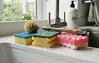 Почему кухонные губки разноцветные: оказывается, это не только для красоты