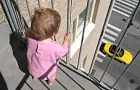 Уфимка выбросила 2-летнего внука с балкона  пятого этажа