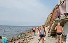 Анапа – пляж из глыб. Где скрытно купаются туристы после запрета на песчаных пляжах