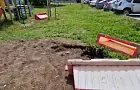 В Уфе ремонт теплосетей закончился новой ямой у детской площадки