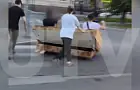 В Уфе подростки смастерили диванмобиль из электросамокатов и прокатились по бульвару