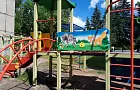 В Уфе ребенок упал с аварийного мостика на детской площадке