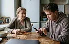 9 привычек молодежи, которые сильнее всего раздражают людей, родившихся в 60–80-х