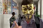 Был в маске «анонимуса»: сын мобилизованного напал с ножом на школу в Ростовской области