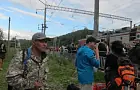 «Каждый год одно и то же!»: люди в ярости из-за очередной давки на электричках из Айгира