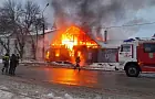 Огонь захватил жилой дом около старого здания Арбитражного суда в Уфе