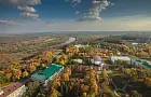 Зеленая роща у порога дома