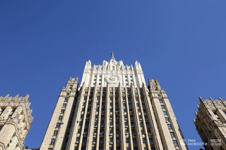 МИД РФ: Россия прорабатывает ответ на санкции США и Евросоюза