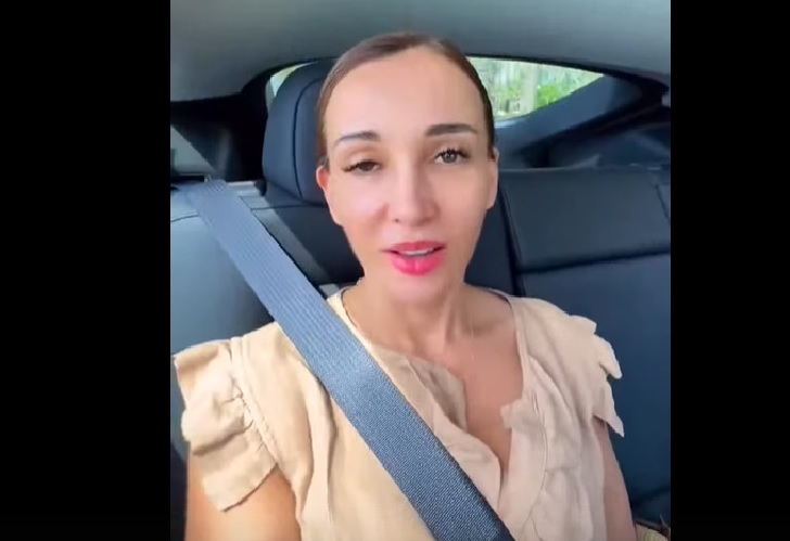 Желідегі порно фильмдерде ер адам кішкентай қызға жыныс мүшесін көрсетеді.