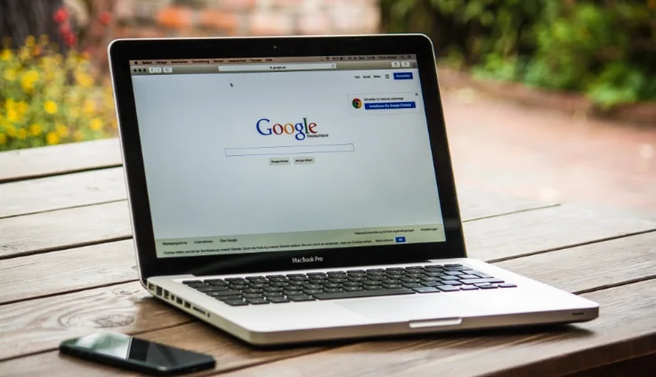 Поисковая система Google блокирует новые аккаунты пользователей с российскими номерами