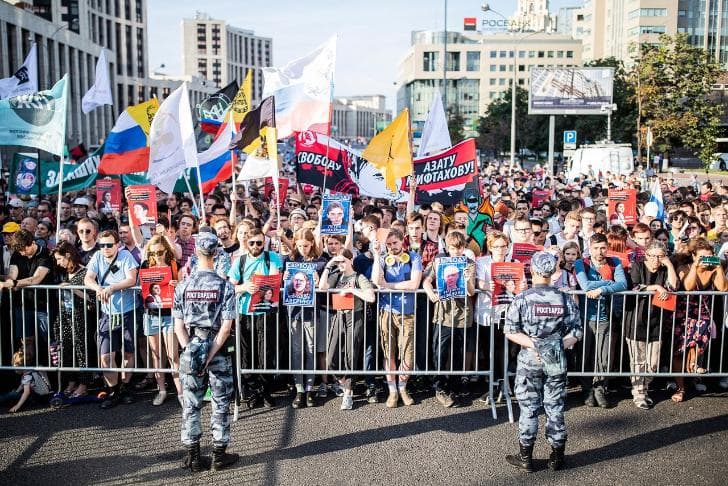 Митинги против фабрикации уголовных дел прошли более чем в 15 городах России