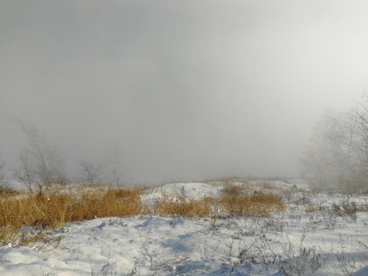 «Очень вонючий, дышать невозможно»: жители Сибая жалуются на серный смог, окутавший город