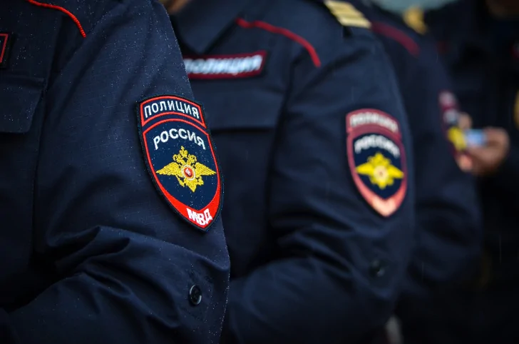 Правительство установило надбавку к зарплате полицейских и росгвардейцев