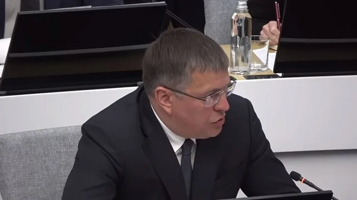 Суд оставил экс-главу Минтранса Александра Клебанова под арестом