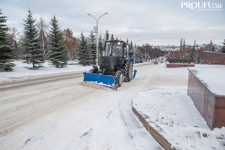 Ульфат Мустафин потребовал объяснить, почему в Уфе плохо убирают снег