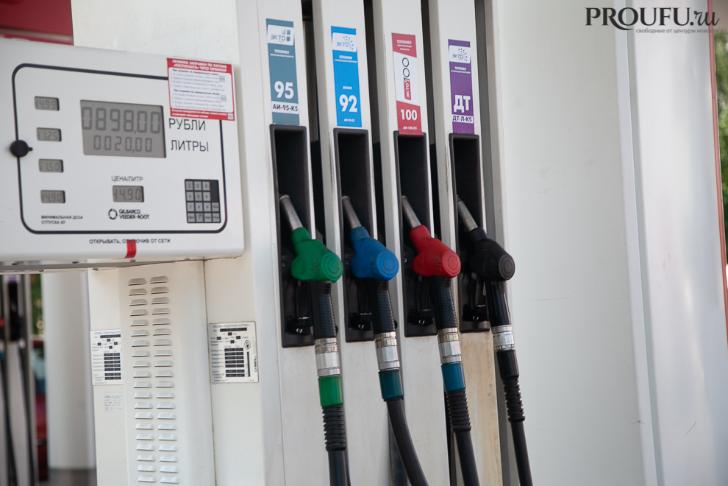 Стало известно, сколько россияне ежемесячно тратят на бензин