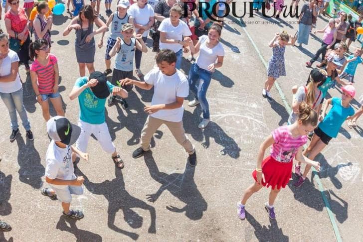 День защиты детей новокузнецк. Конкурс рисунков афиша к 1 июня. Куда сходить в уфе с ребенком 7 лет. Мероприятия на день защиты детей в уфе. День защиты детей афиша.