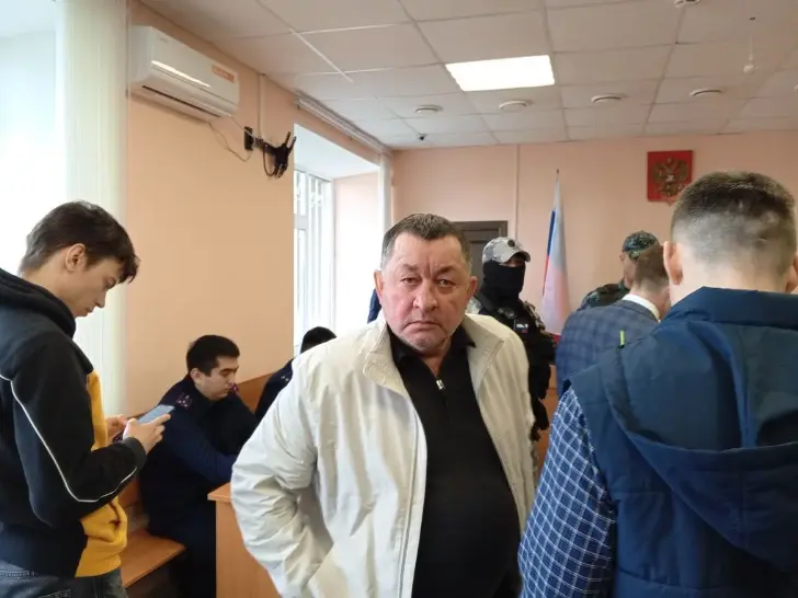 Отец мэра Уфы отказался от иска к бывшей жене
