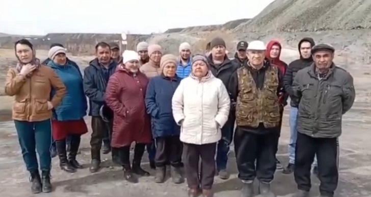 Басаево баймакский район. Митинг в томске сегодня. Протесты в германии против строительства магистралей. Автозак на площади революции. Баймакский район.