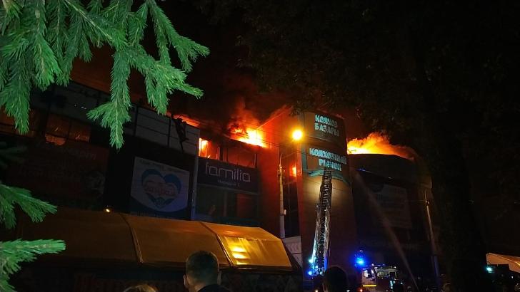 тц меркурий уфа пожар. горящий меркурий. пожар в торговом центре меркурий уфа. горящий меркурий. трц меркурий в уфе горит.