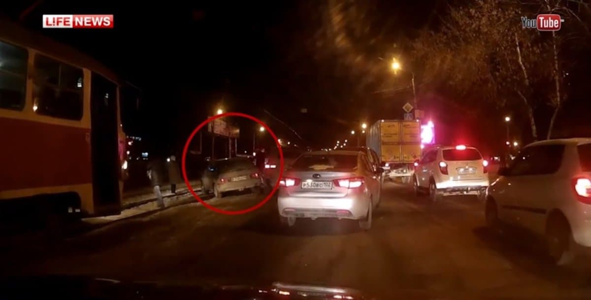 павел бизнесмен уфа расстрелян. авторитеты уфы. расстреляли машину в уфе. на обской в уфе расстреляли авто. расстрелянная машина на дороге.