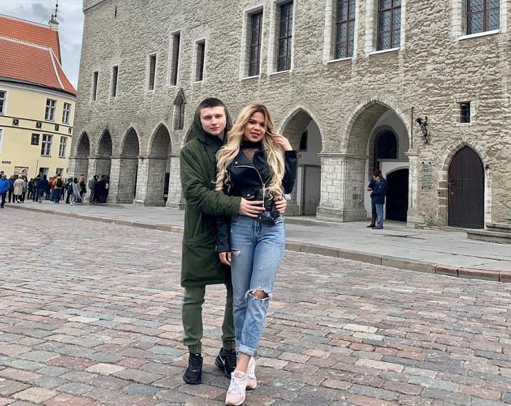 Қыздың ақ ұйыған кончалары бейне