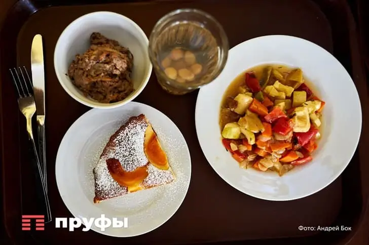 Матовая или блестящая: как правильно класть пергамент на противень