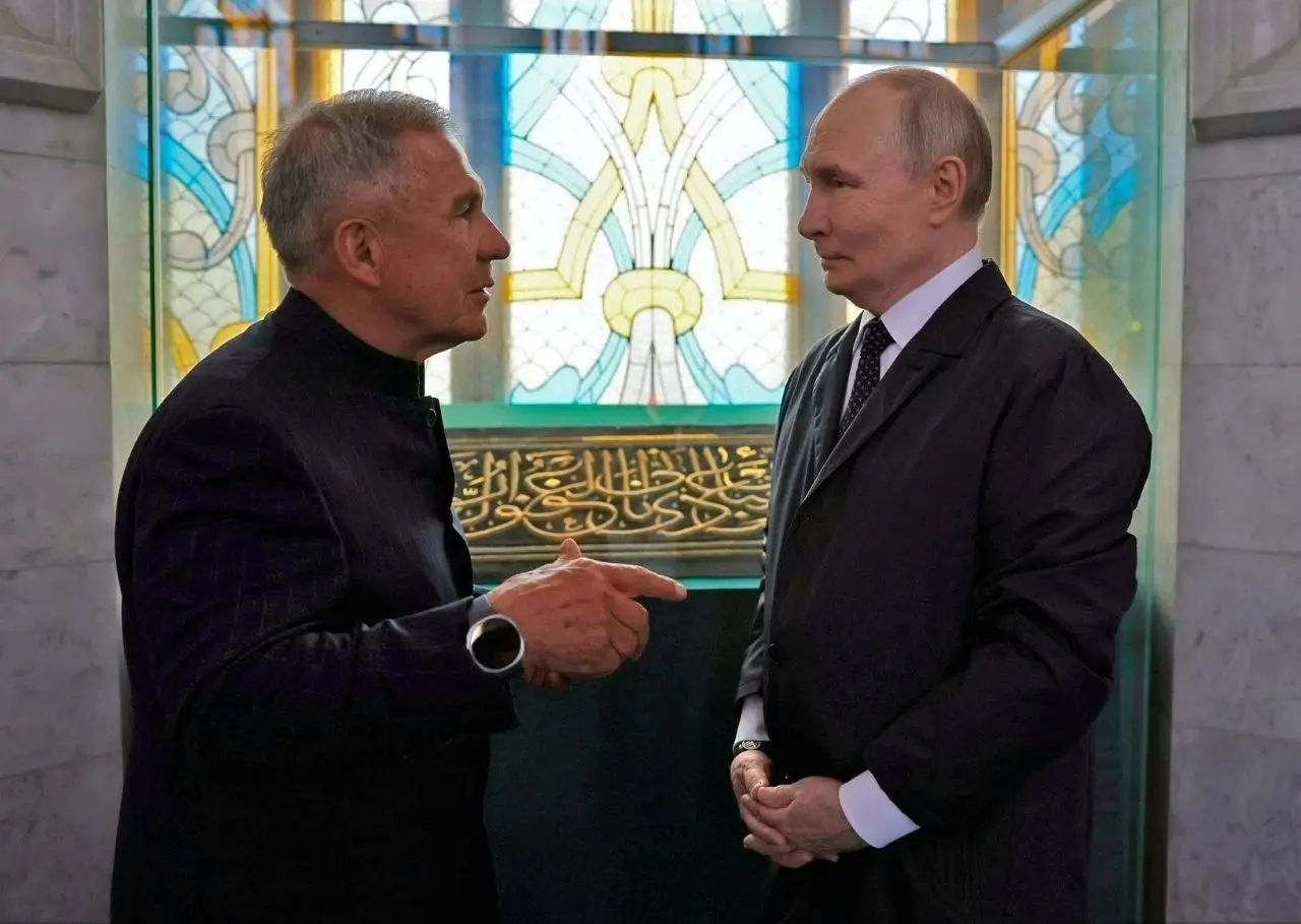 «Туган көнегез белән»: Минниханов по-татарски поздравил Путина с днем рождения