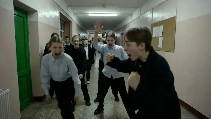 Что-то страшное происходит с детьми в России: почему вместо реальной помощи власти ввели слежку за их соцсетями