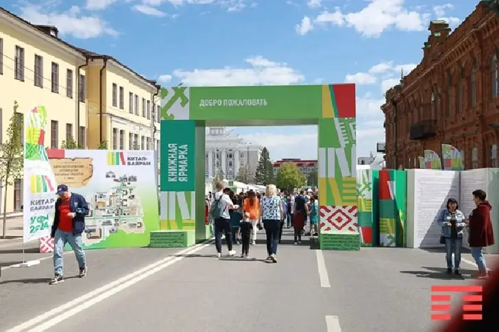 В Уфе Хабиров, Мединский и Безруков открыли ярмарку «Китап-байрам»