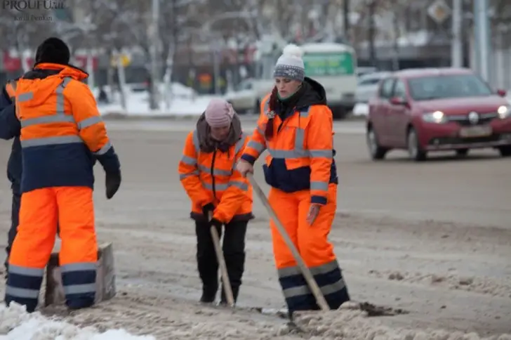 В Уфе показали роботов-уборщиков БРО