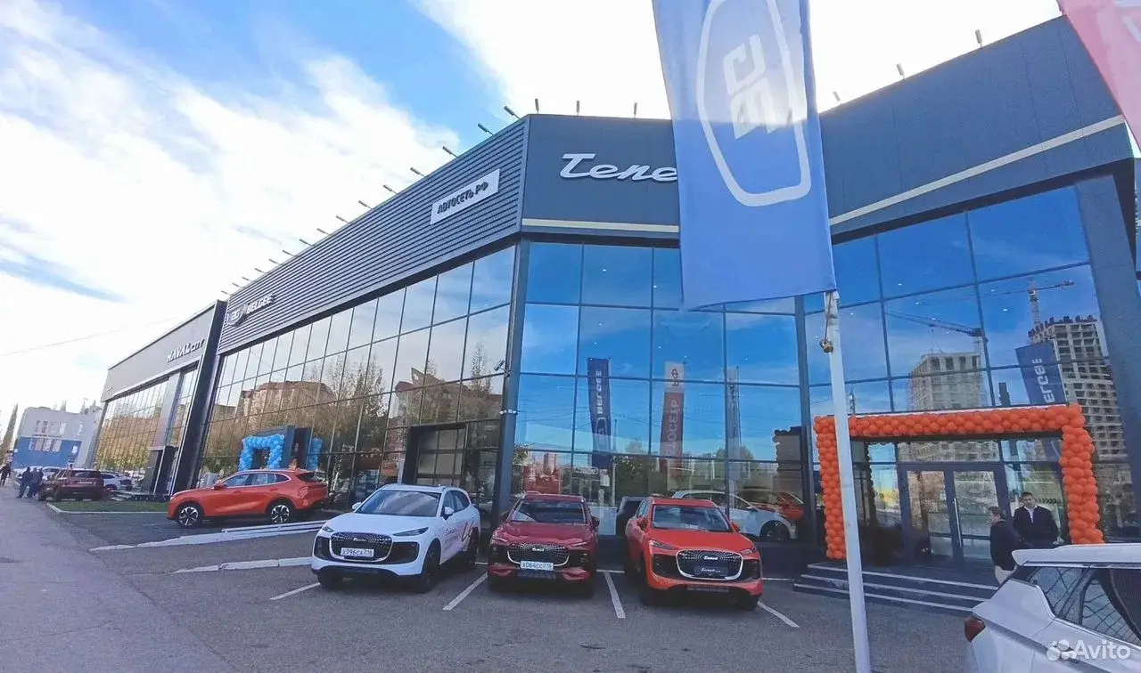 Гигантское здание автосалона за 750 млн продают в Уфе