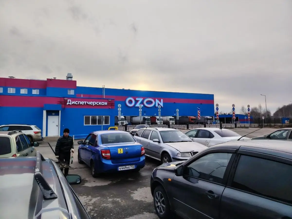 «Окно возможностей для Ozon». Что ждет Wildberries после атак Украины на их склады