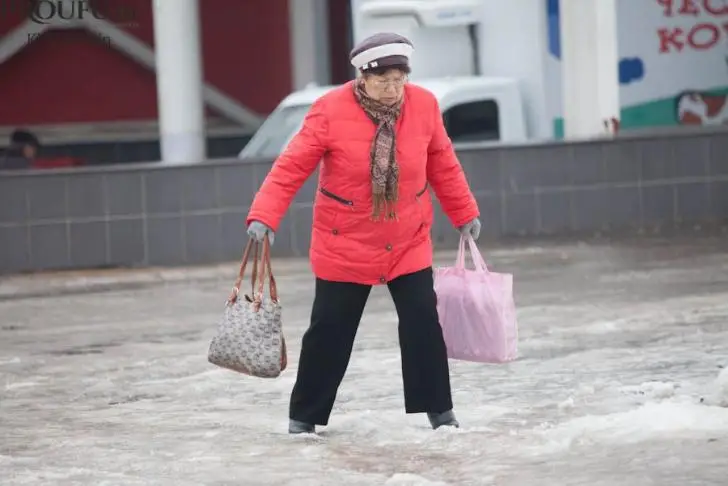 В каком возрасте рост мужчин и женщин начинает уменьшаться и почему