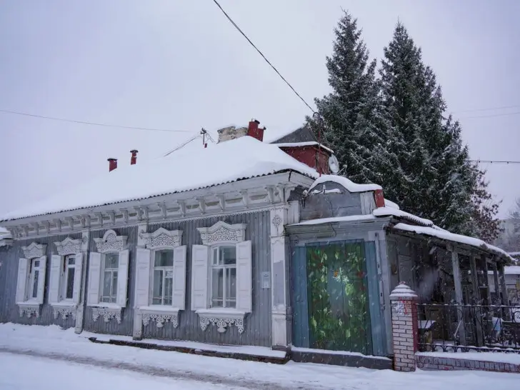 Нищета старого города − и его красивое увядание. Уфимские зимние контрасты − фоторепортаж с заснеженных улиц